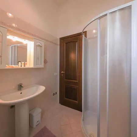 Villa 24 *